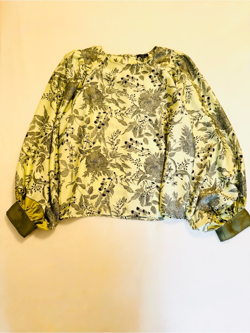 Ann Taylor Factory Petite Floral Puff-Sleeve Blouse in Light Green